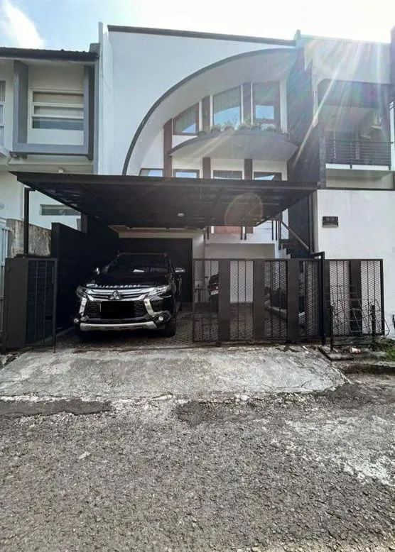 Rumah 2 Lantai Setraduta Cemara, Cimahi Utara